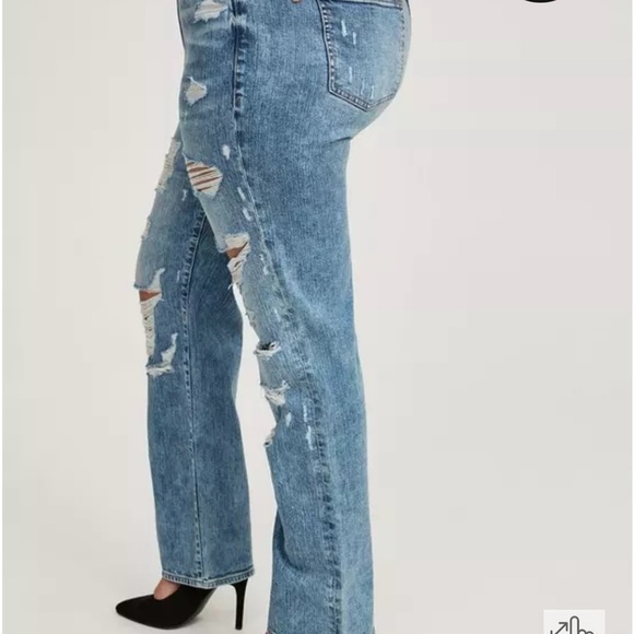 Torrid High Rise Distressed Blue Jeans- BNWT- size 24W - Picture 4 of 8